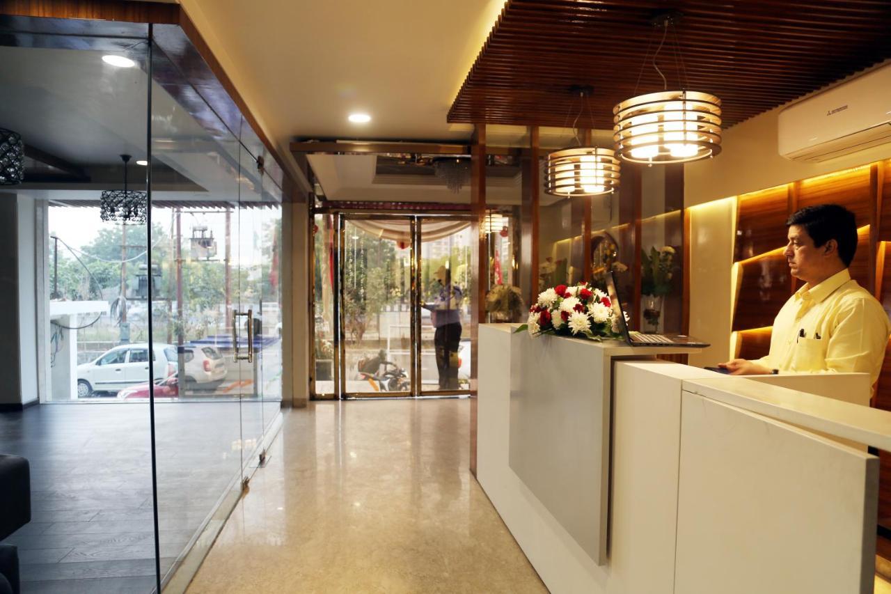 Awadh Inn Noida Ngoại thất bức ảnh