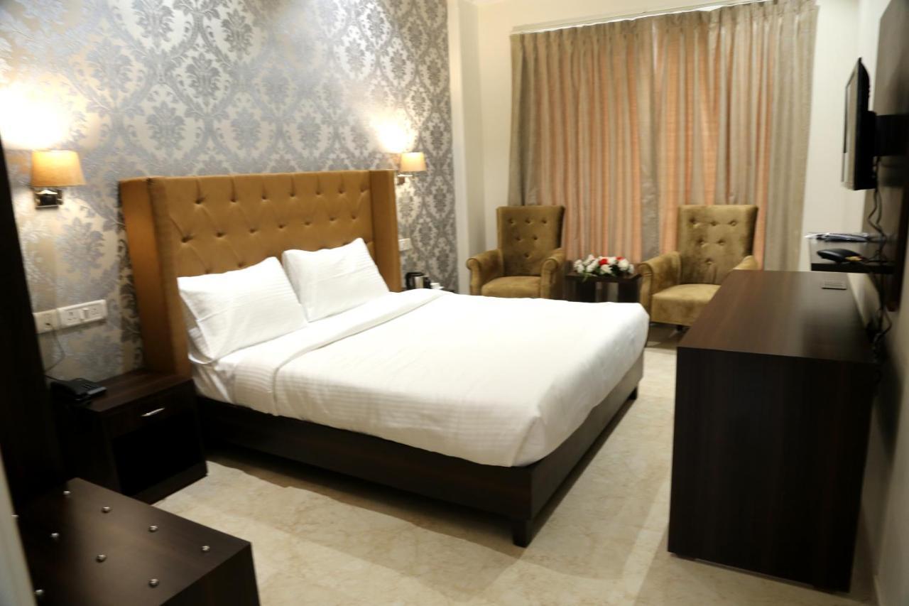 Awadh Inn Noida Ngoại thất bức ảnh