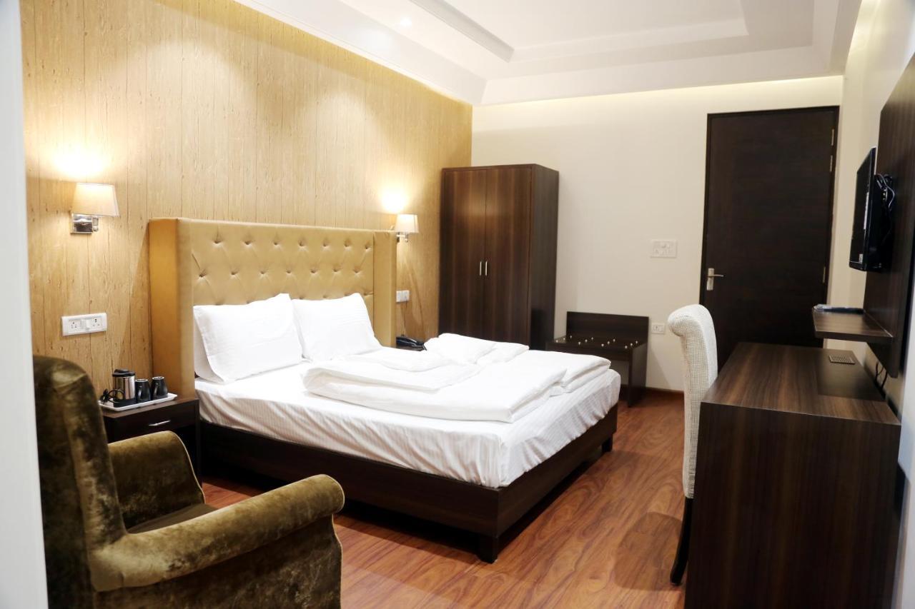 Awadh Inn Noida Ngoại thất bức ảnh