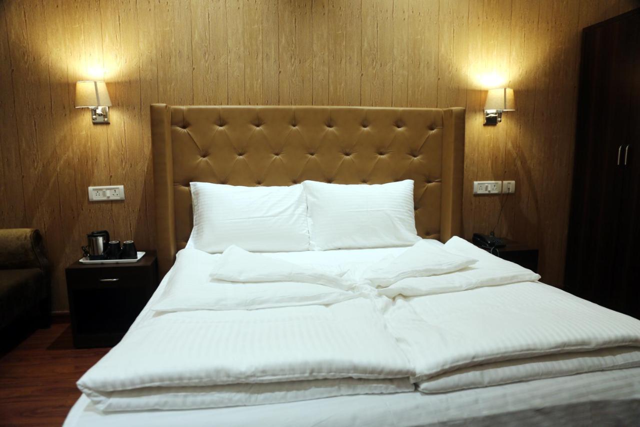 Awadh Inn Noida Ngoại thất bức ảnh