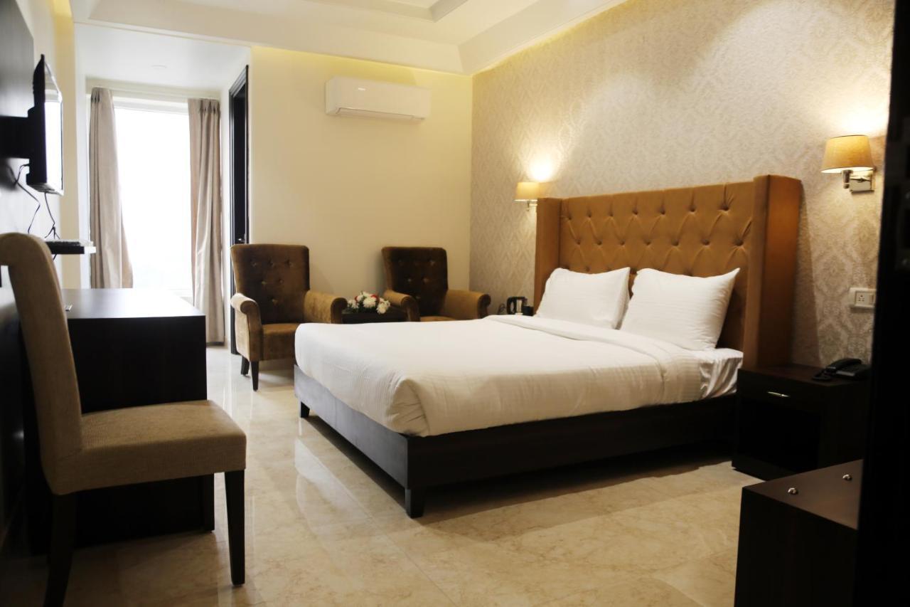 Awadh Inn Noida Ngoại thất bức ảnh
