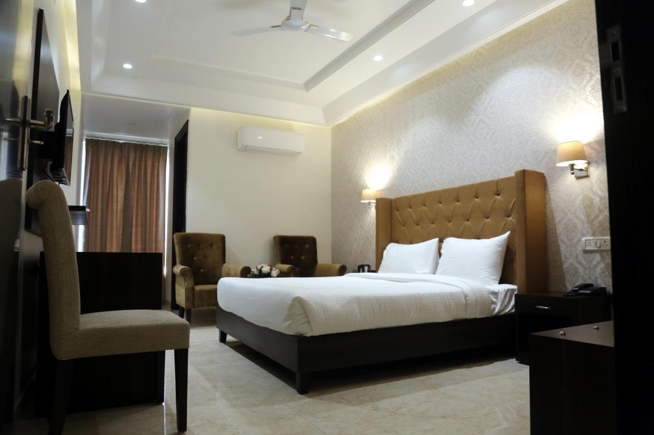 Awadh Inn Noida Ngoại thất bức ảnh