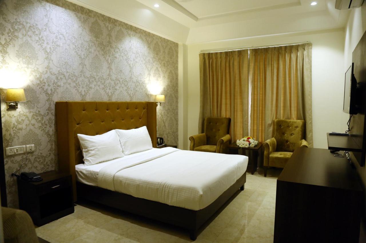 Awadh Inn Noida Ngoại thất bức ảnh