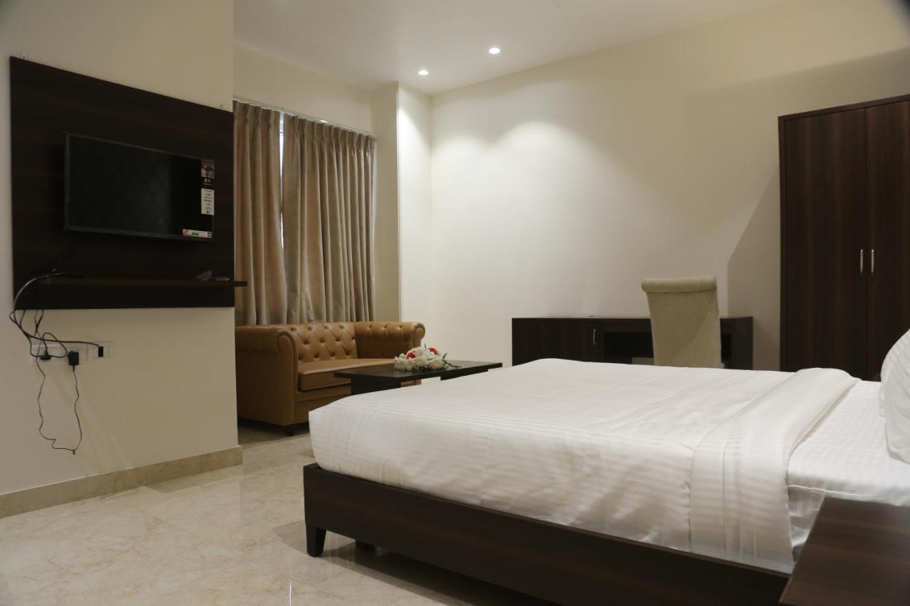 Awadh Inn Noida Ngoại thất bức ảnh