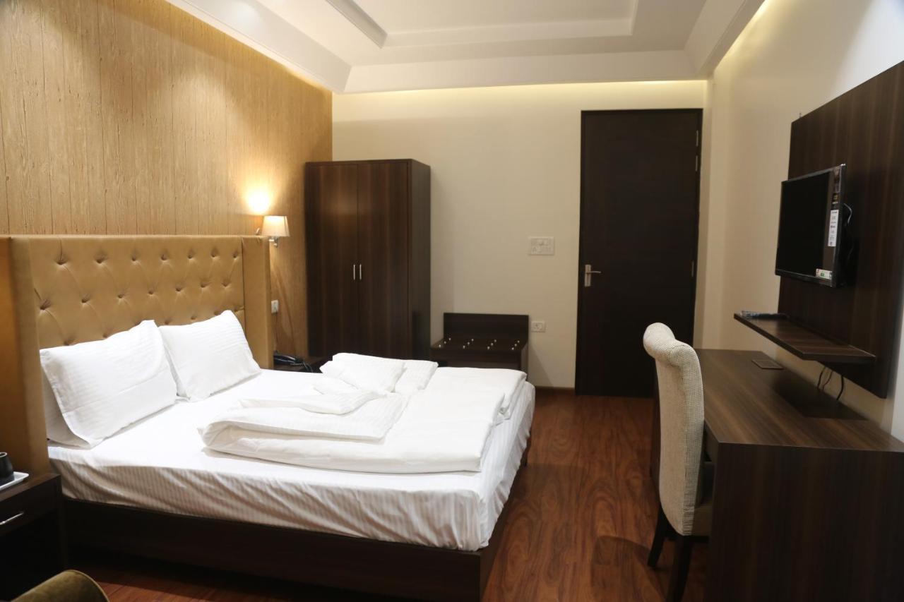 Awadh Inn Noida Ngoại thất bức ảnh