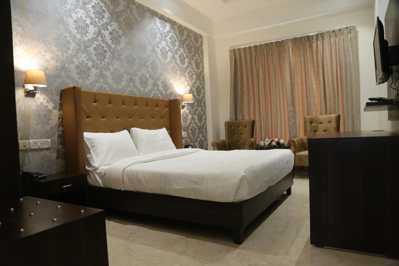 Awadh Inn Noida Ngoại thất bức ảnh